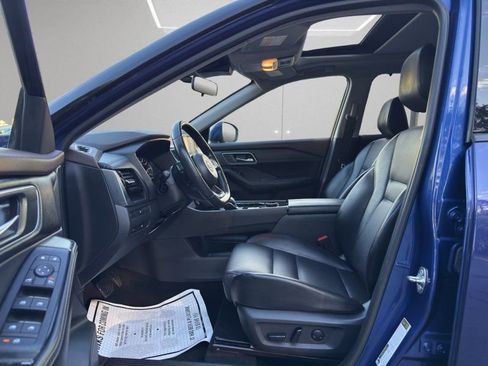 Used 2021 Nissan Rogue SV w/ Premium Package image 9