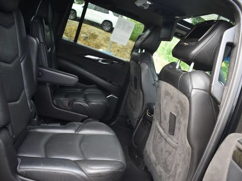 Used 2019 Cadillac Escalade ESV Platinum AWD/4WD image 18