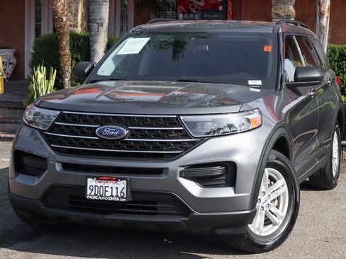 Used 2022 Ford Explorer XLT image 4