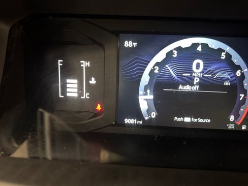Certified 2025 Toyota Tacoma SR5 AWD/4WD image 11