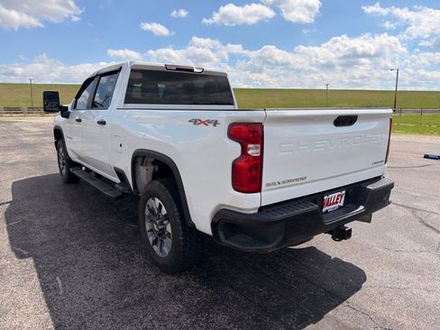 Used 2023 Chevrolet Silverado 2500 Custom w/ Custom Value Package AWD/4WD image 11
