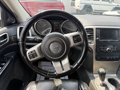 Used 2011 Jeep Grand Cherokee Laredo AWD/4WD image 14