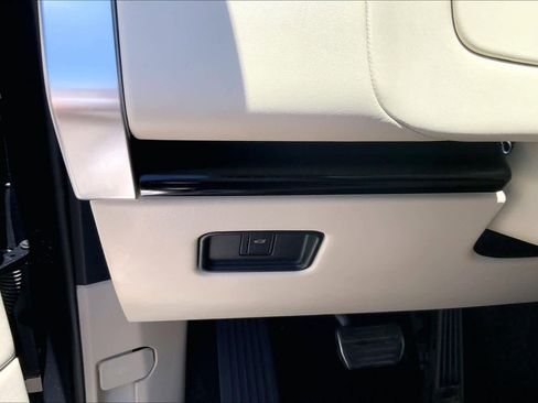 Certified 2023 Land Rover Range Rover Autobiography AWD/4WD image 31