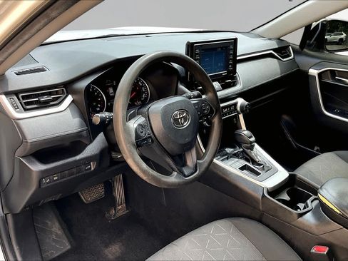 Used 2021 Toyota RAV4 XLE w/ Convenience Package FWD image 17