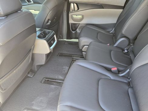 New 2026 Kia Carnival FWD image 21