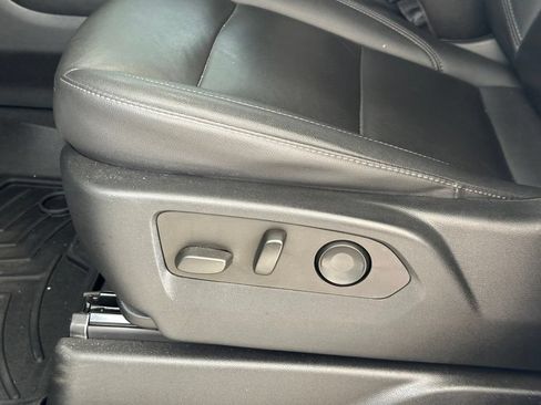 Used 2022 Chevrolet Tahoe LT w/ Luxury Package RWD image 17