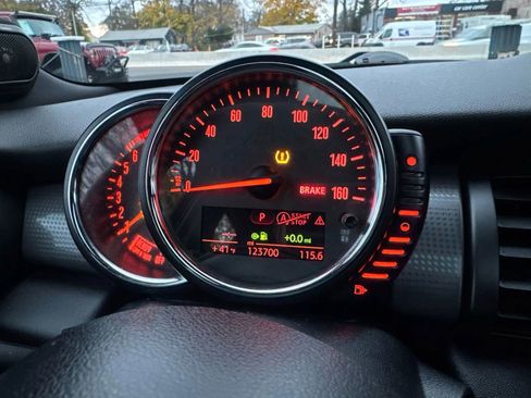 Used 2015 MINI Cooper 4-Door Hardtop image 37