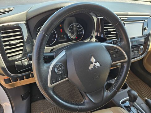 Used 2014 Mitsubishi Outlander SE FWD image 9