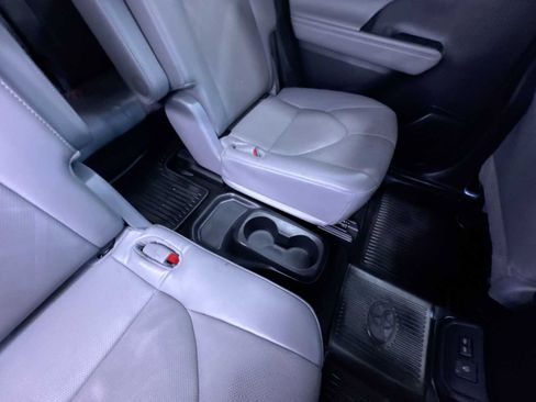 Used 2023 Toyota Highlander Platinum image 39
