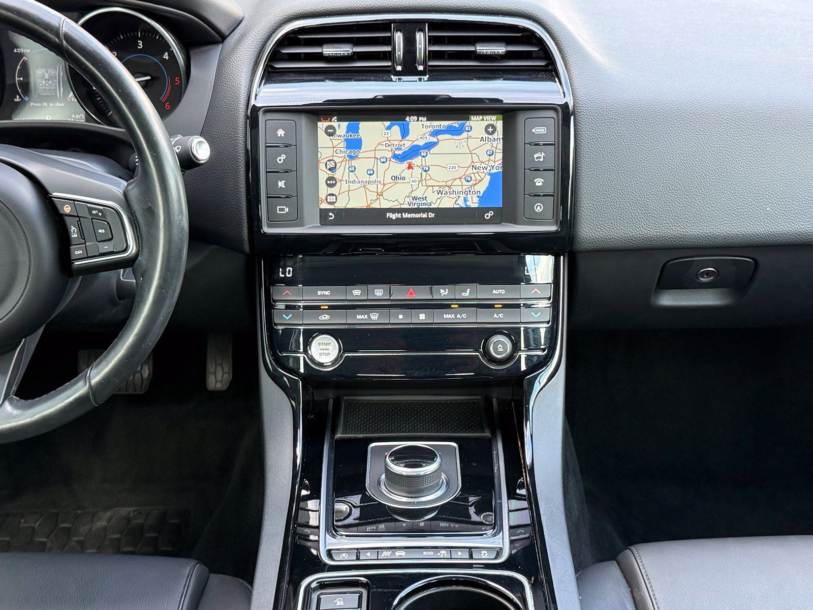 Used 2017 Jaguar XE Premium AWD/4WD image 18