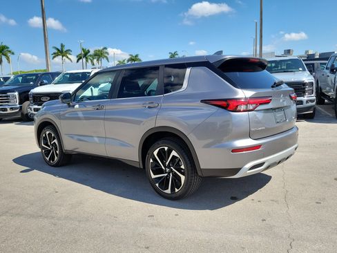 Used 2022 Mitsubishi Outlander SE AWD/4WD image 7