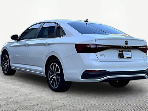 Used 2025 Volkswagen Jetta SE FWD image 12