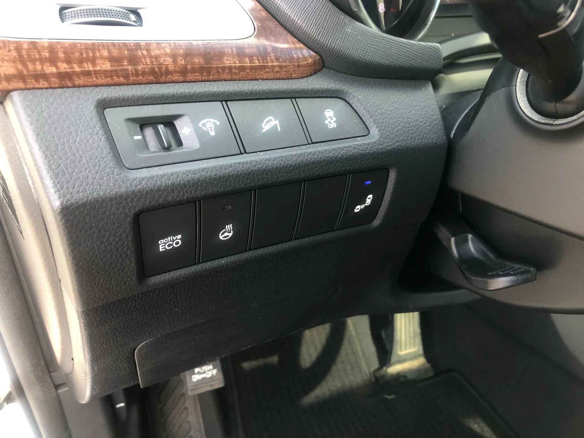 Used 2015 Hyundai Santa Fe Sport 2.0T w/ Option Group 05 FWD image 12