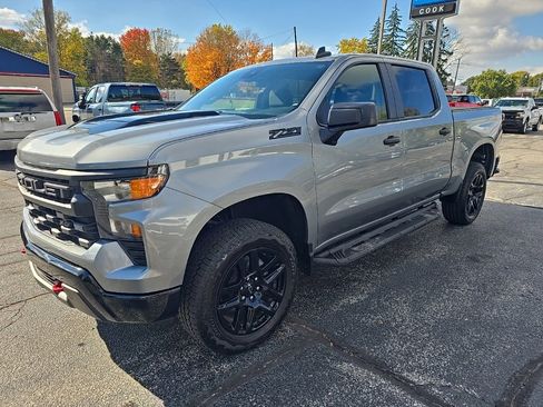 Used 2023 Chevrolet Silverado 1500 Custom Trail Boss w/ LPO, Dark Essentials Package image 2
