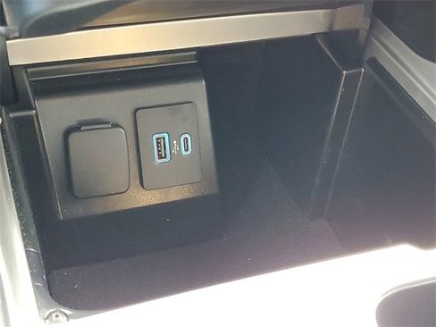 Used 2022 Ford Explorer XLT image 26