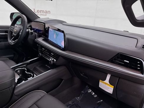 New 2025 Chevrolet Suburban Premier image 35