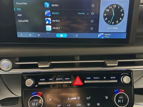 Certified 2025 Hyundai Santa Cruz SEL image 12