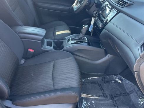 Used 2017 Nissan Rogue S image 6