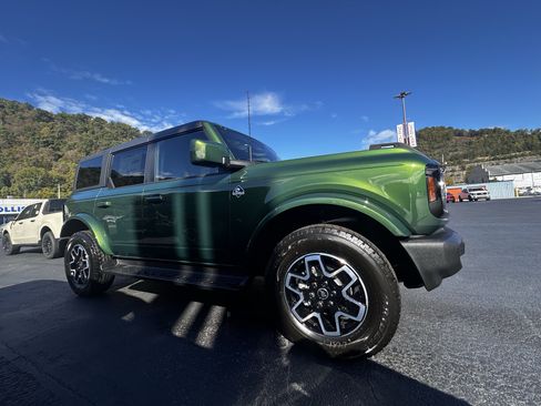 New 2025 Ford Bronco Outer Banks image 7