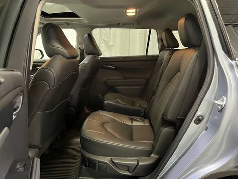 Certified 2024 Toyota Highlander XLE AWD/4WD image 11
