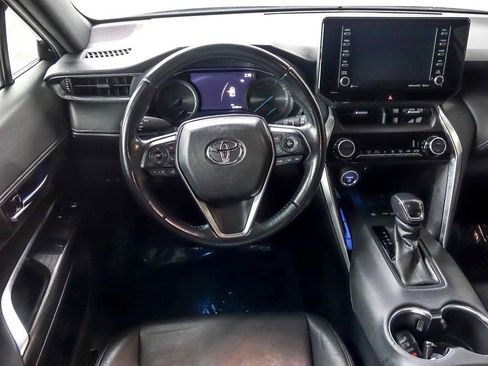 Used 2022 Toyota Venza XLE image 12