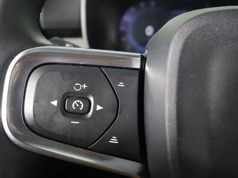 Used 2024 Volvo XC40 B5 Plus image 41