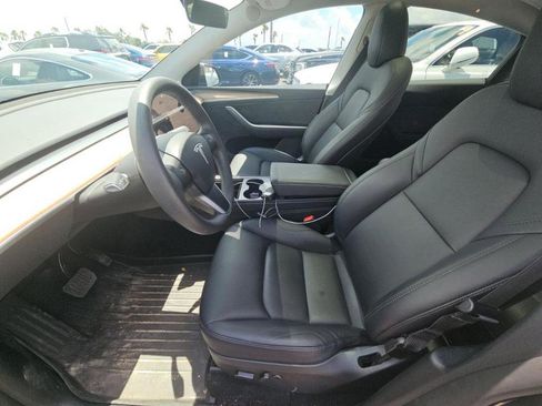 Used 2025 Tesla Model Y Long Range RWD image 4