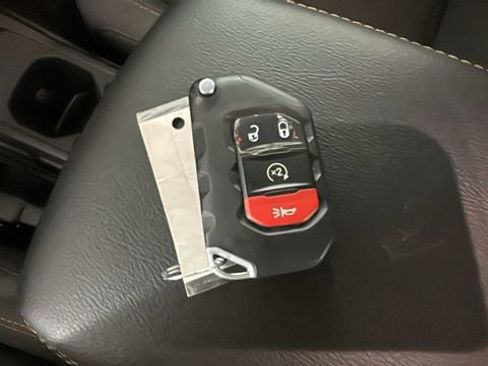 Used 2024 Jeep Wrangler Unlimited Sahara AWD/4WD image 20