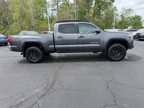 Used 2019 Toyota Tacoma TRD Off-Road AWD/4WD image 5