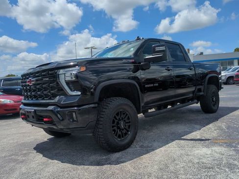 Used 2025 Chevrolet Silverado 2500 ZR2 AWD/4WD image 9