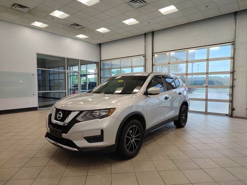 Used 2017 Nissan Rogue S AWD/4WD image 7