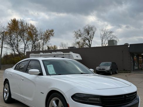 Used 2016 Dodge Charger R/T w/ Plus Group image 2