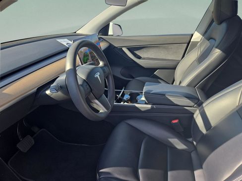 Used 2020 Tesla Model Y Long Range image 16