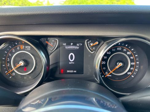 Used 2020 Jeep Gladiator Sport w/ Quick Order Package 24S image 32