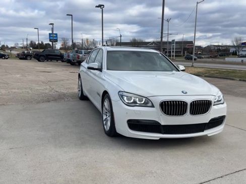 Used 2015 BMW 750i xDrive image 3