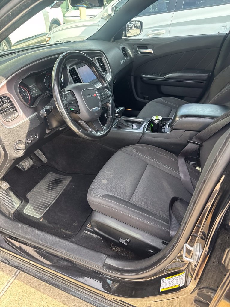 Used 2019 Dodge Charger SXT w/ Blacktop Package RWD image 2