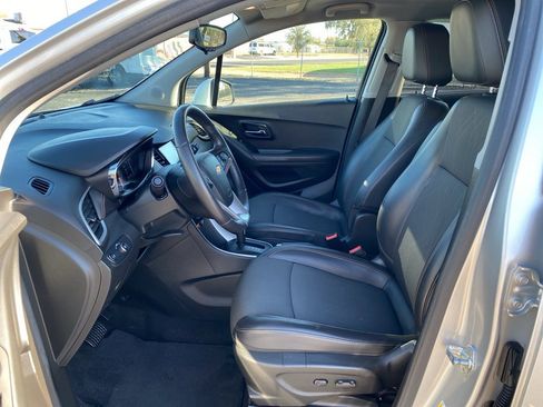 Used 2017 Chevrolet Trax LT w/ LT Convenience Package image 21