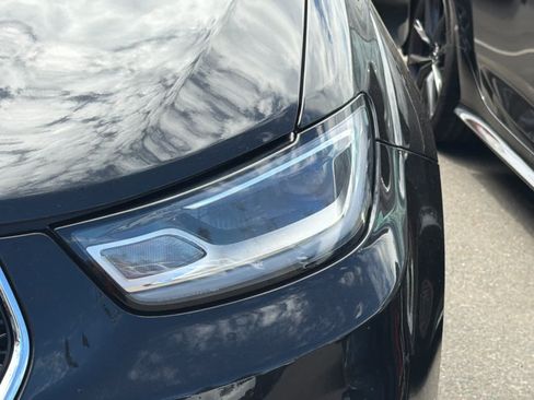 Used 2023 Chrysler Pacifica Touring-L FWD image 7