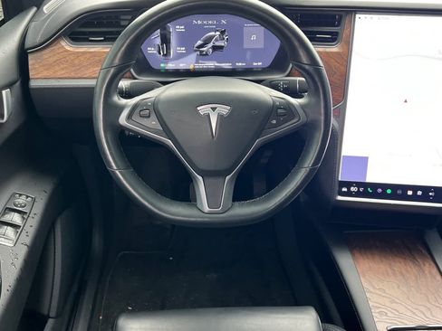 Used 2019 Tesla Model X Long Range image 16
