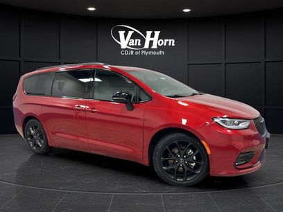 Used 2025 Chrysler Pacifica Limited