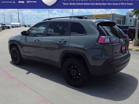 Used 2023 Jeep Cherokee Altitude Lux AWD/4WD image 6