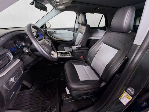 Used 2022 Ford Explorer XLT w/ Equipment Group 202A image 12