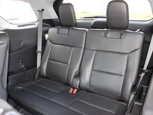 Used 2021 Ford Explorer XLT w/ Equipment Group 202A RWD image 10