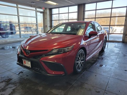 Certified 2023 Toyota Camry SE image 3