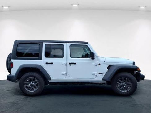 Used 2024 Jeep Wrangler Unlimited Sport AWD/4WD image 7