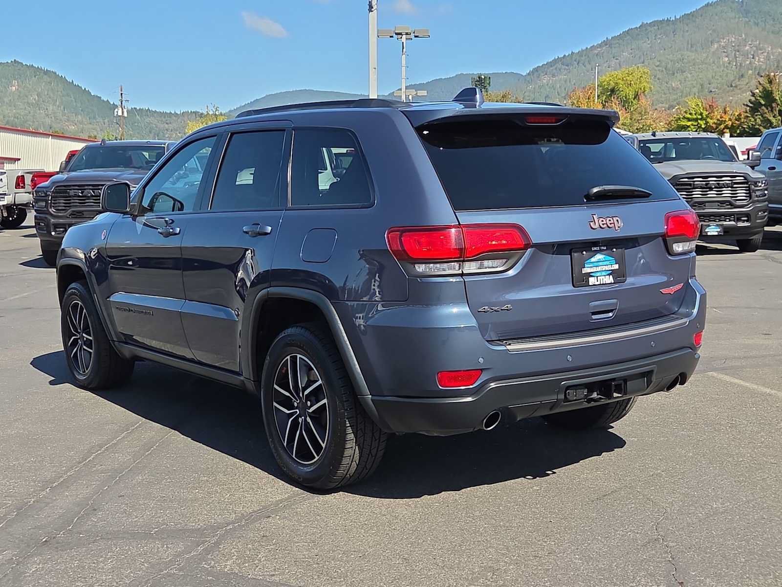 Used 2019 Jeep Grand Cherokee Trailhawk w/ Trailhawk Luxury Group AWD/4WD image 12