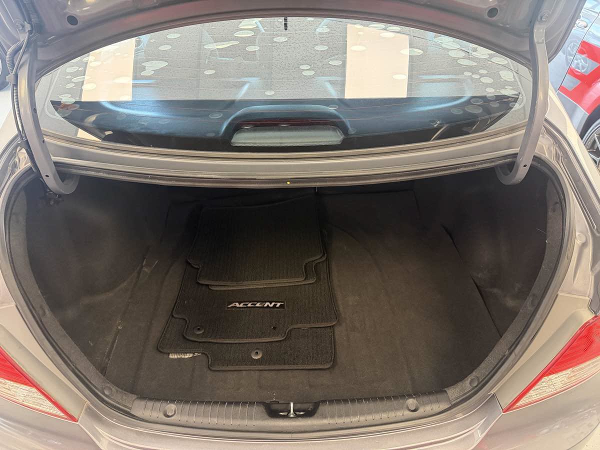 Used 2013 Hyundai Accent GLS FWD image 22