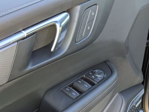 Used 2025 Buick Enclave Sport Touring image 12