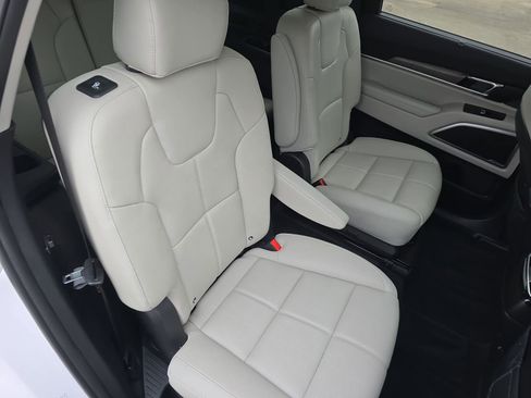 Used 2022 Kia Telluride EX w/ EX Premium Package image 11