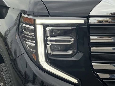 Used 2025 GMC Sierra 1500 SLT w/ SLT Premium Plus Package image 9